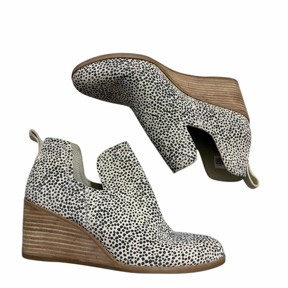 TOMS Women's Kallie Cutout Suede‎ Macadamia Wedge Bootie Boots Cheetah Size 7